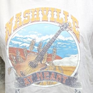 Lnwot crop tee shirt. Nashville at heart. Super cute. Cream color, sz XL.